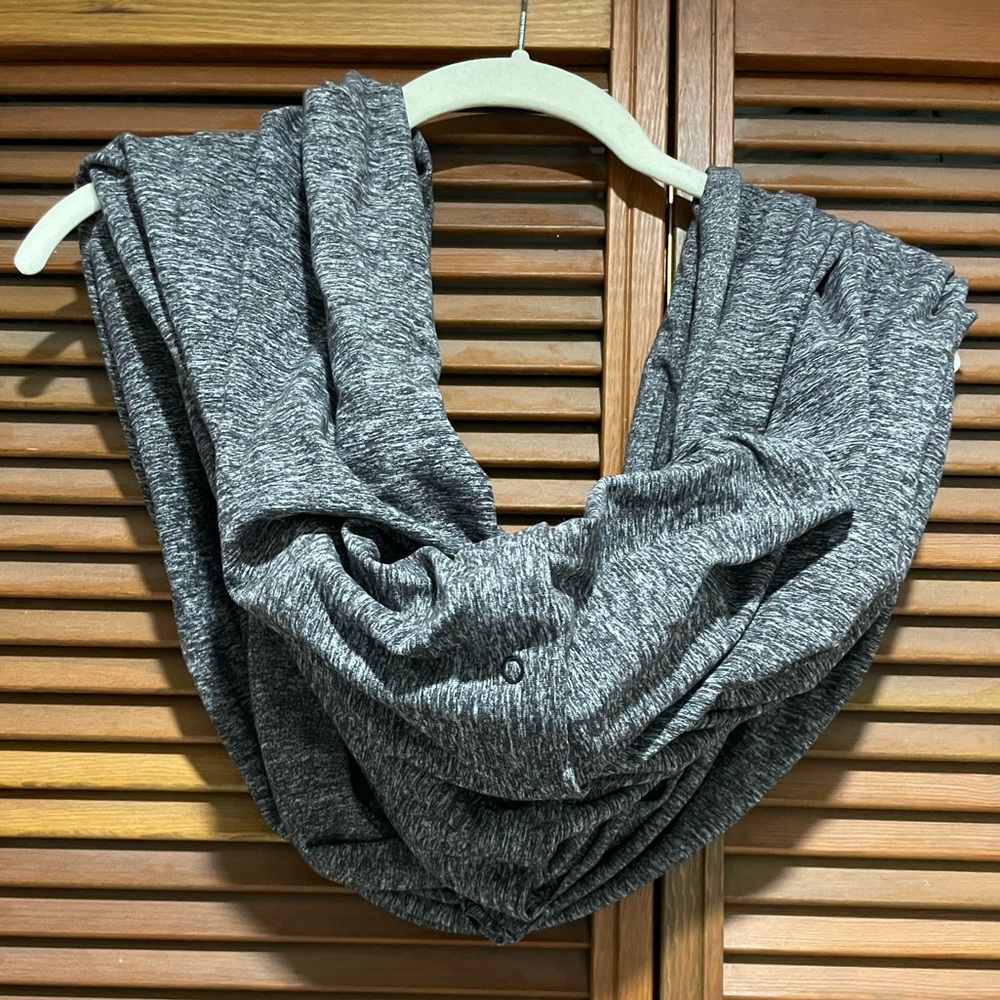 Lulu lemon snap scarf